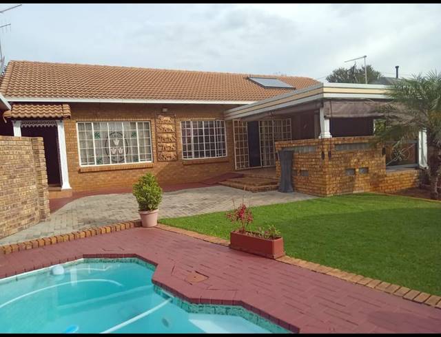 3 BEDROOM HOUSE FOR SALE IN WIERDA PARK